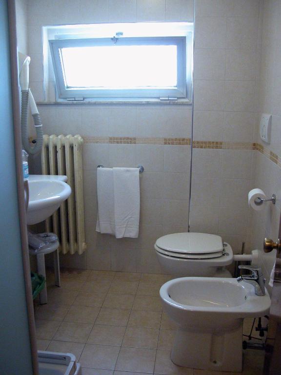 Hotel Calabresi San Benedetto del Tronto Chambre photo