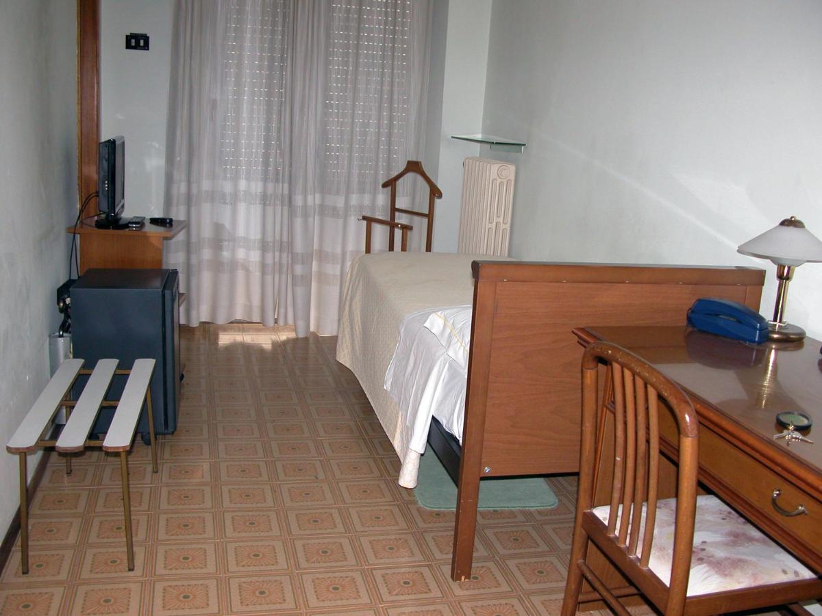 Hotel Calabresi San Benedetto del Tronto Chambre photo